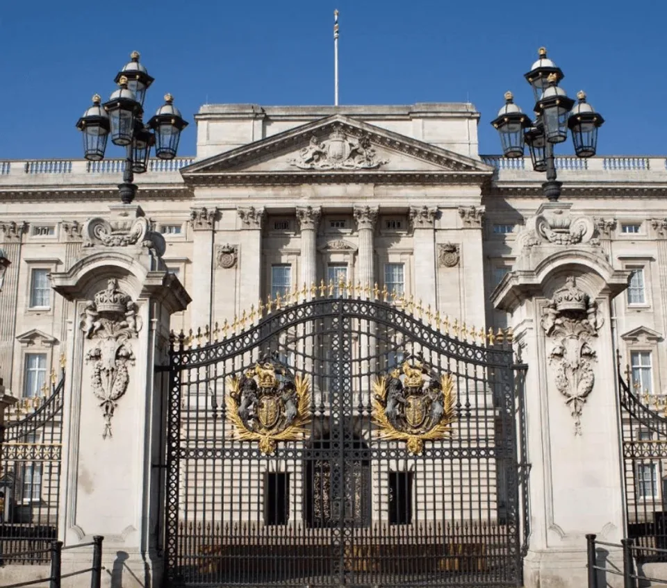 Les grilles dorées de Buckingham Palace